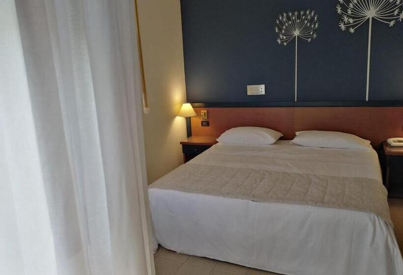 اتاق استاندارد چهار تخته, Domus Grand