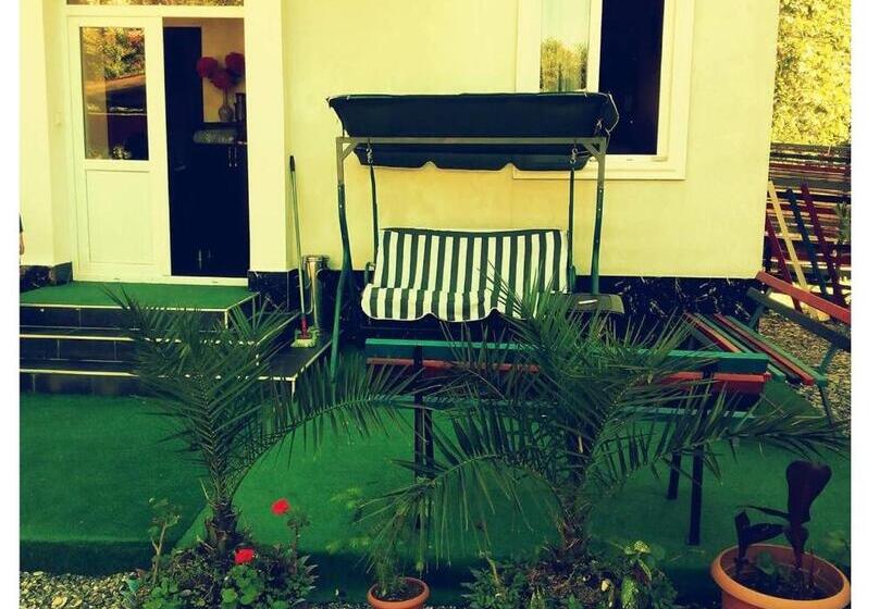 اتاق خانوادگی با چشم‌انداز دریا, Kvariati Beach Guesthouse Levaniko