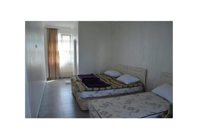 اتاق خانوادگی با چشم‌انداز دریا, Kvariati Beach Guesthouse Levaniko