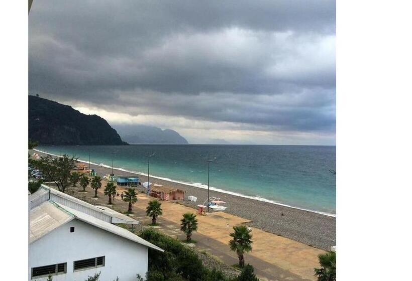 اتاق سه نفره دلوکس با چشم‌انداز دریا, Kvariati Beach Guesthouse Levaniko