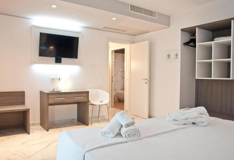 اتاق استاندارد چهارنفره با بالکن, Ambruosi Village Resort & Spa