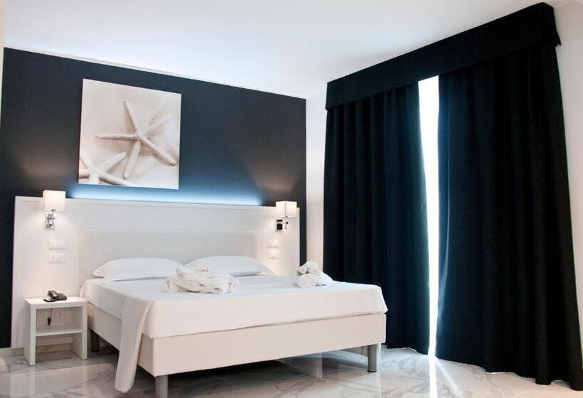 اتاق استاندارد چهارنفره با بالکن, Ambruosi Village Resort & Spa