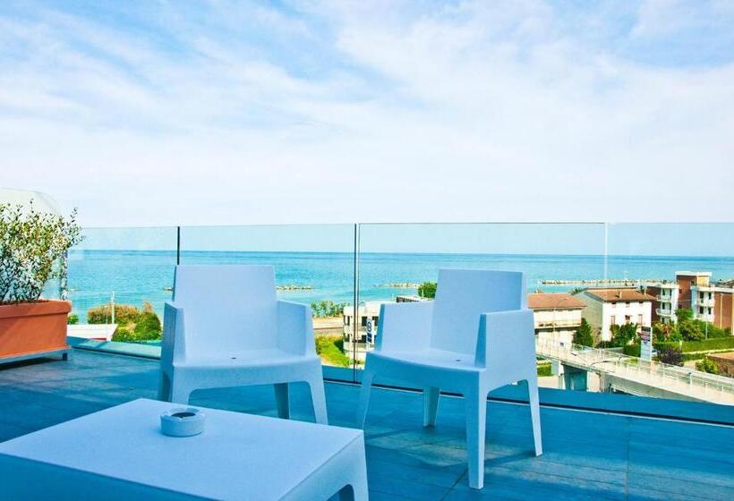 سوئیت با چشم‌انداز دریا و هیدروماساژ, Ambruosi Village Resort & Spa