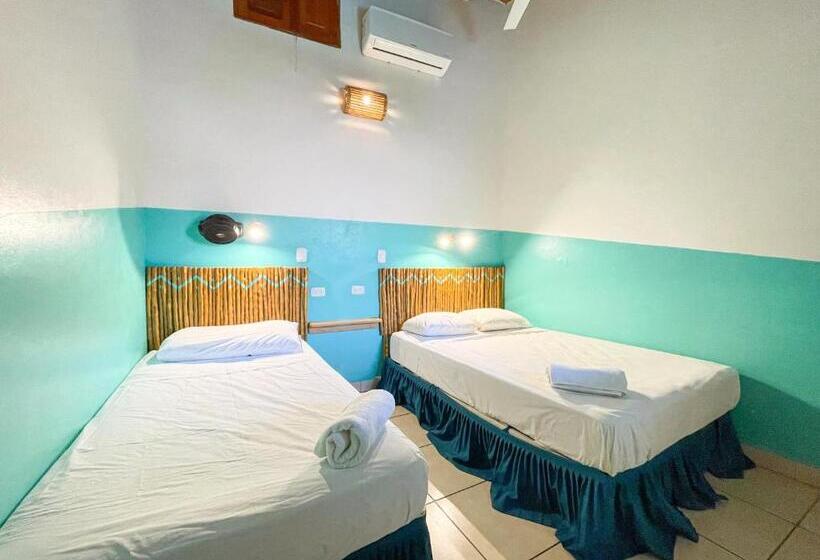 اتاق استاندارد سه نفره, Oasis Hostel
