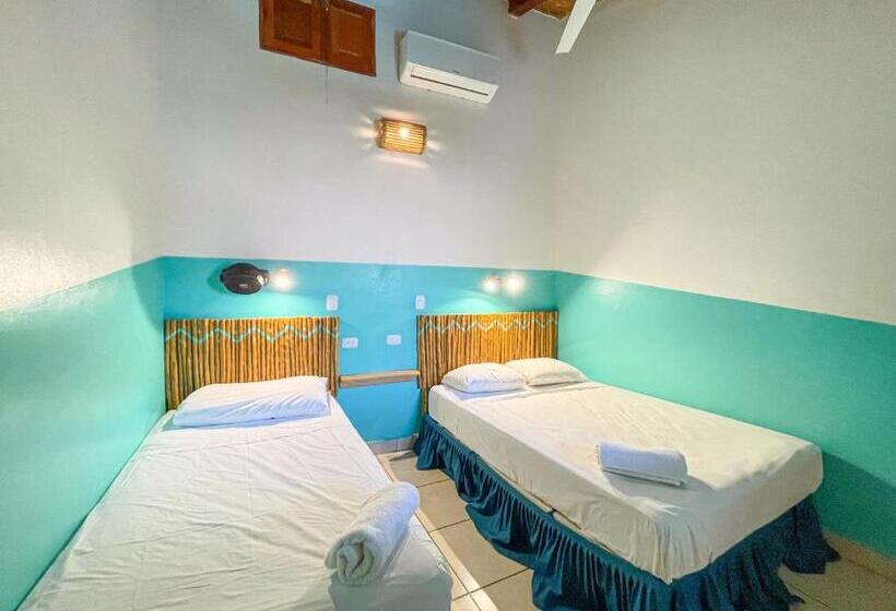 اتاق استاندارد سه نفره, Oasis Hostel