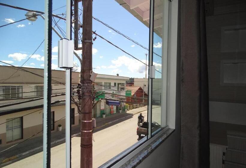 اتاق لوکس با چشم‌انداز شهر, Pousada Central
