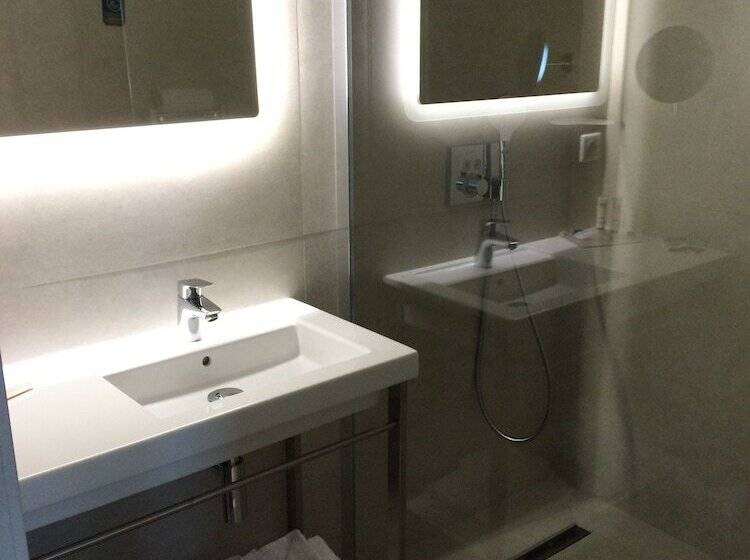 اتاق سوپریور با بالکن, Mercure Hotel & Spa Bastia Biguglia