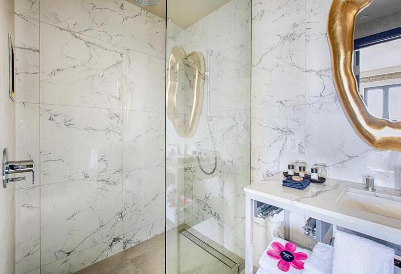 اتاق اکونومی, Monsieur Jean   Hôtel Particulier