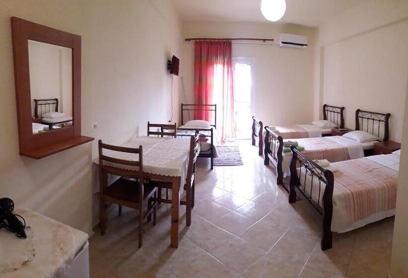 اتاق استاندارد چهار تخته با چشم‌انداز دریا, Agrotourism Himara