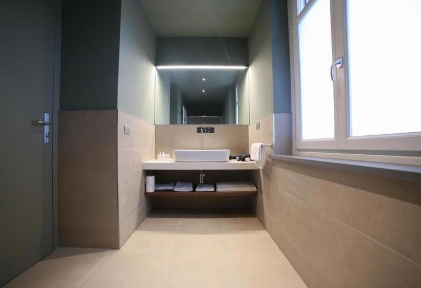 Superior room with lake view, Locanda Ferro Uno, Golf Città Di Asti