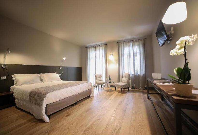 Superior room with lake view, Locanda Ferro Uno, Golf Città Di Asti