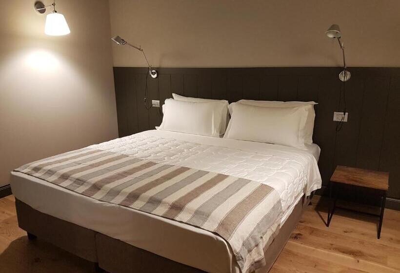 اتاق لوکس با چشم‌انداز استخر, Locanda Ferro Uno, Golf Città Di Asti