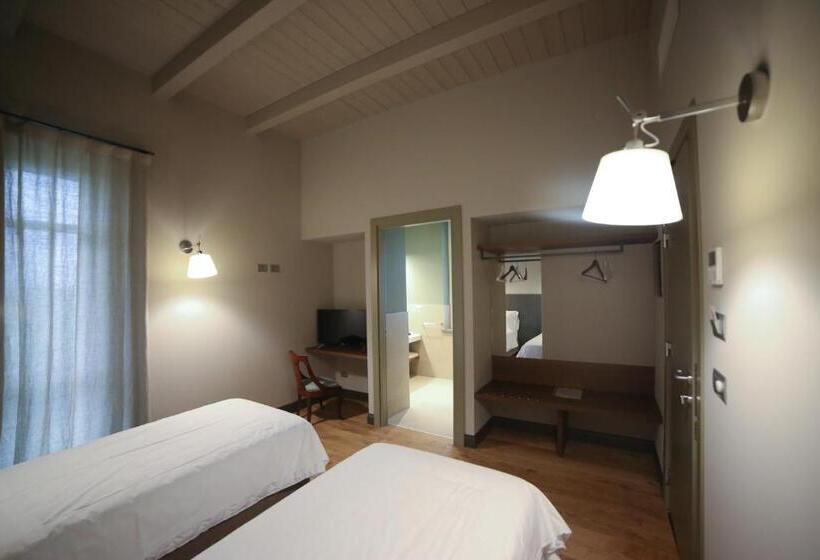 اتاق لوکس با چشم‌انداز دریاچه, Locanda Ferro Uno, Golf Città Di Asti