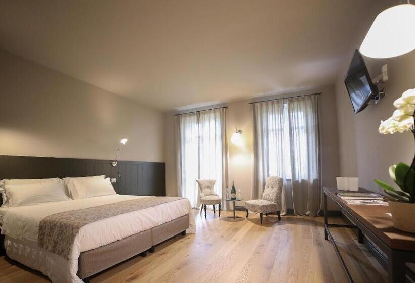 اتاق سوپریور با چشم‌انداز استخر, Locanda Ferro Uno, Golf Città Di Asti