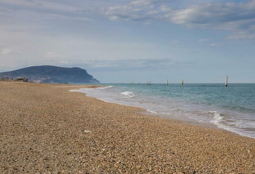 اتاق استاندارد, Rooms A Due Passi Dal Mare