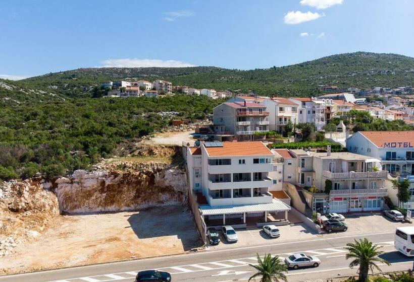 آپارتمان 1 خوابه با چشم‌انداز دریا, Villa Suzana