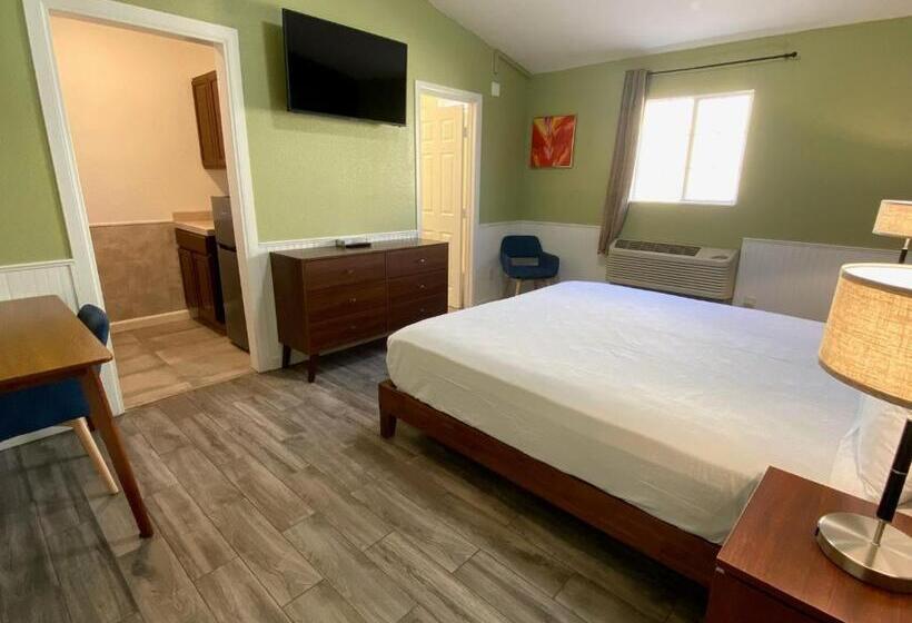 اتاق عادی, Europa Inn & Suites