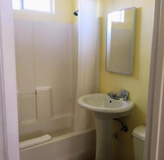 اتاق استاندارد, Europa Inn & Suites