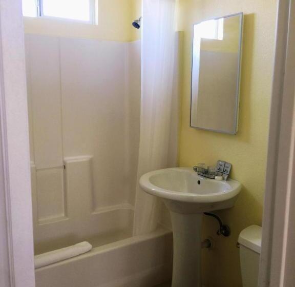 اتاق استاندارد, Europa Inn & Suites