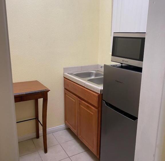 اتاق لوکس, Europa Inn & Suites