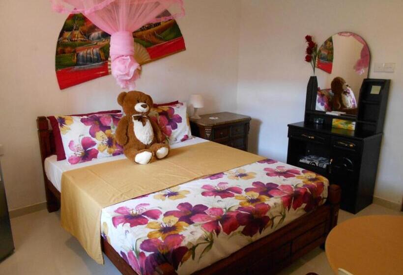 اتاق خانوادگی, Nadee Villa 7