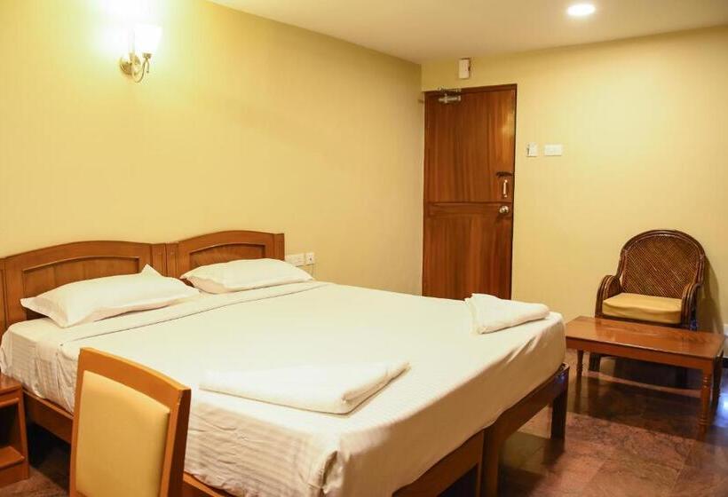 اتاق سوپریور, Poppys Tower Tiruppur