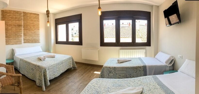اتاق استاندارد چهار تخته, Villa Galicia