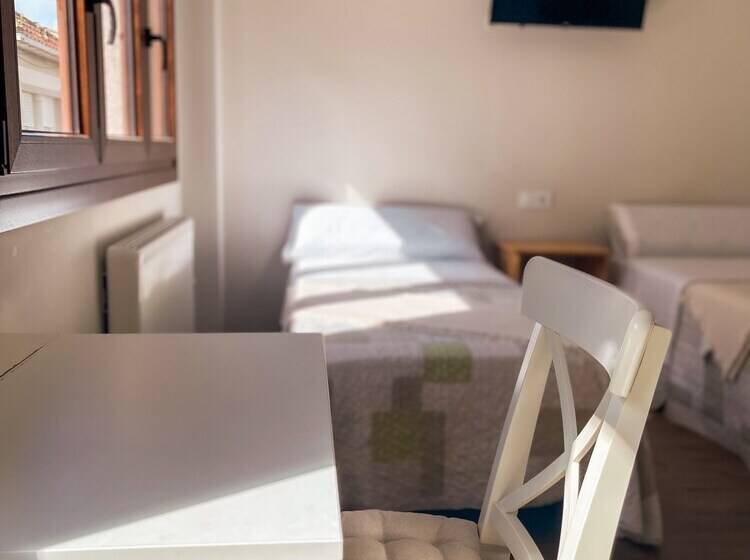 اتاق استاندارد چهار تخته, Villa Galicia