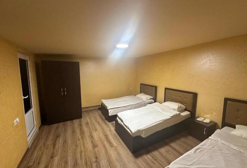 اتاق راحتی سه تخته, Mbm Hotel Yerevan