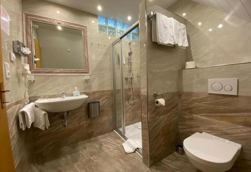 اتاق استاندارد سه نفره, Seebär Velden