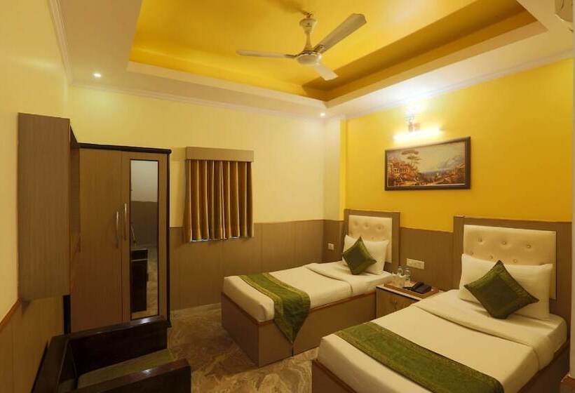 اتاق لوکس, Banz Near Delhi Airport