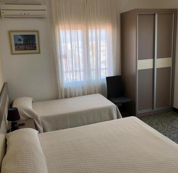 اتاق استاندارد سه نفره, Hostal Internacional