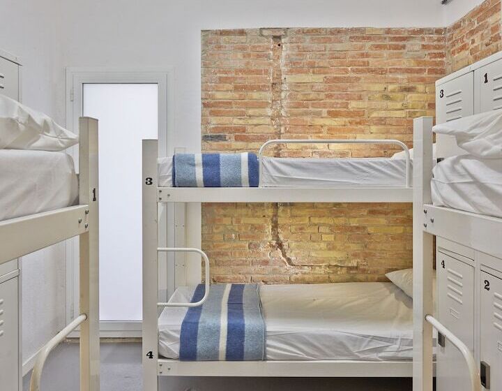 تختخواب در اتاق مشترک, Hola Hostal Collblanc