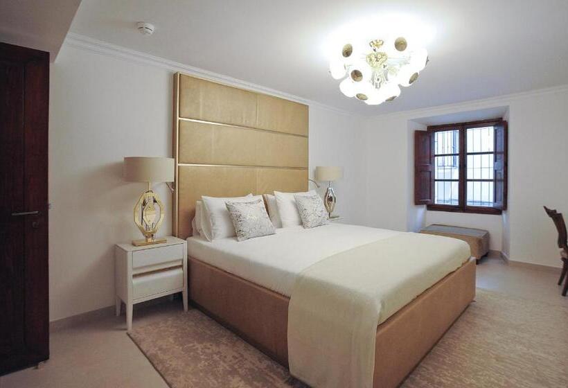 سوییت جونیور, Palacio Can Marques