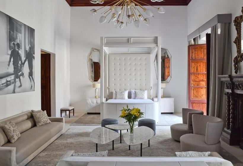 سوییت لوکس, Palacio Can Marques