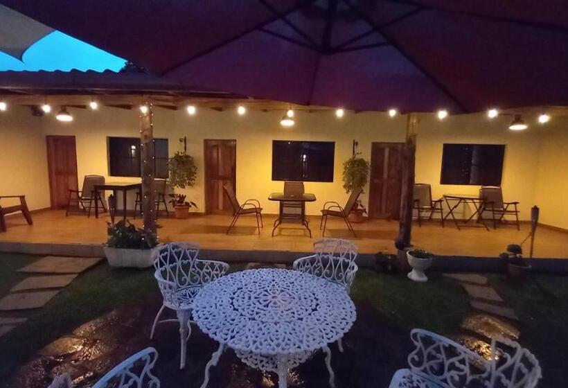 اتاق استاندارد با چشم‌انداز باغ, Hostal Deyluwin