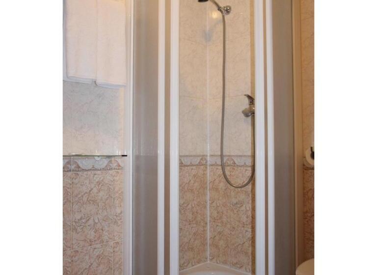 اتاق استاندارد یک نفره, Hostal Infante Peñafiel