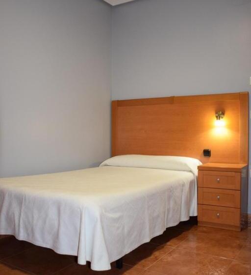 اتاق استاندارد یک نفره, Hostal Infante Peñafiel