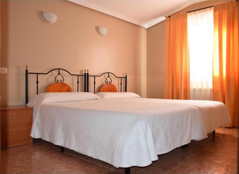 اتاق استاندارد, Hostal Infante Peñafiel