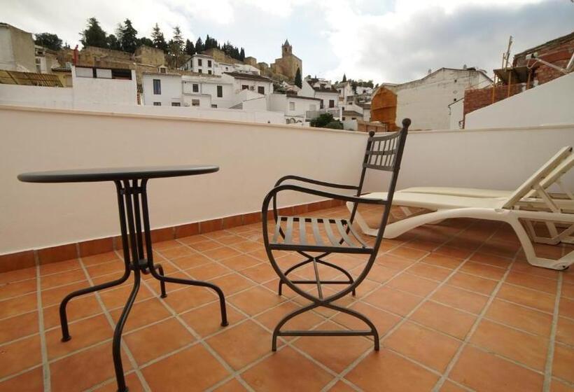 اتاق لوکس با چشم‌انداز, Infante Antequera