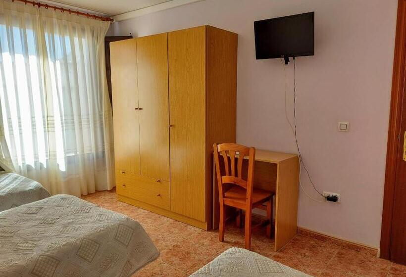 اتاق استاندارد سه نفره, Hostal Castilla