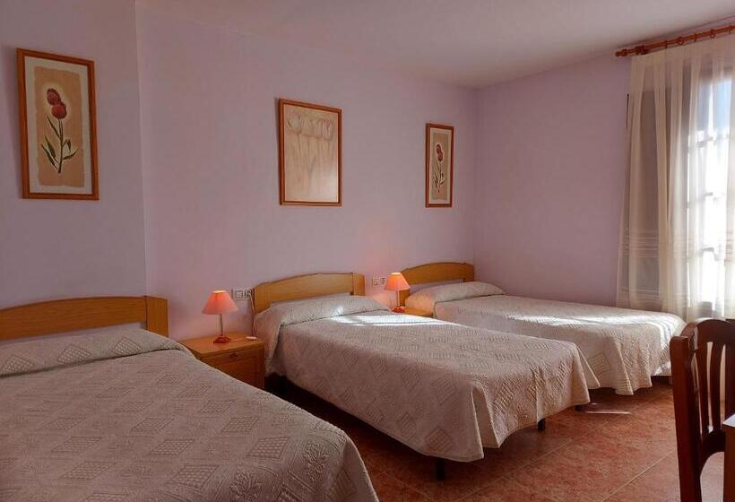اتاق استاندارد سه نفره, Hostal Castilla