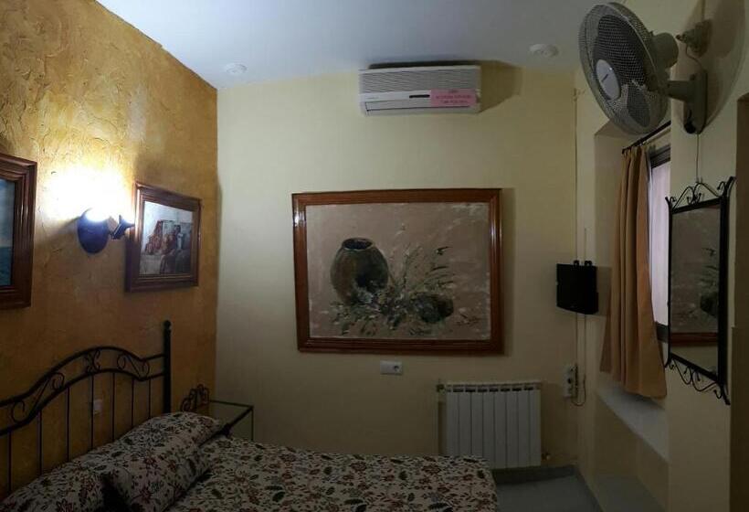 اتاق اینتریور یک تخته, Hostal Manolo