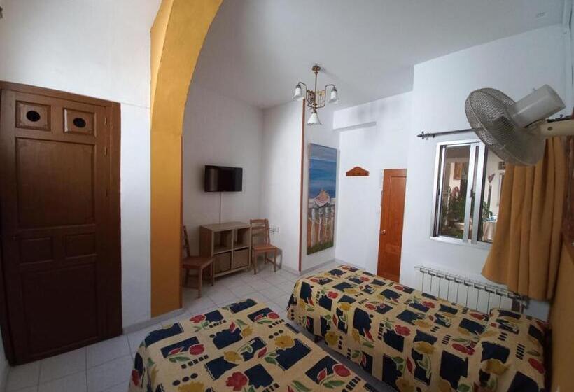 اتاق استاندارد, Hostal Manolo