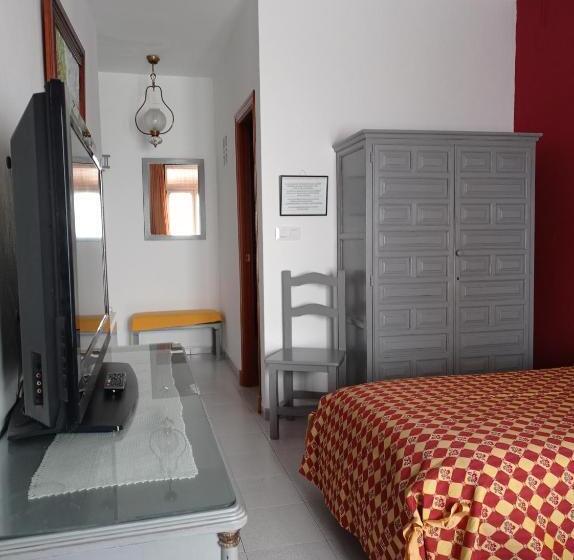 اتاق سوپریور, Hostal Manolo