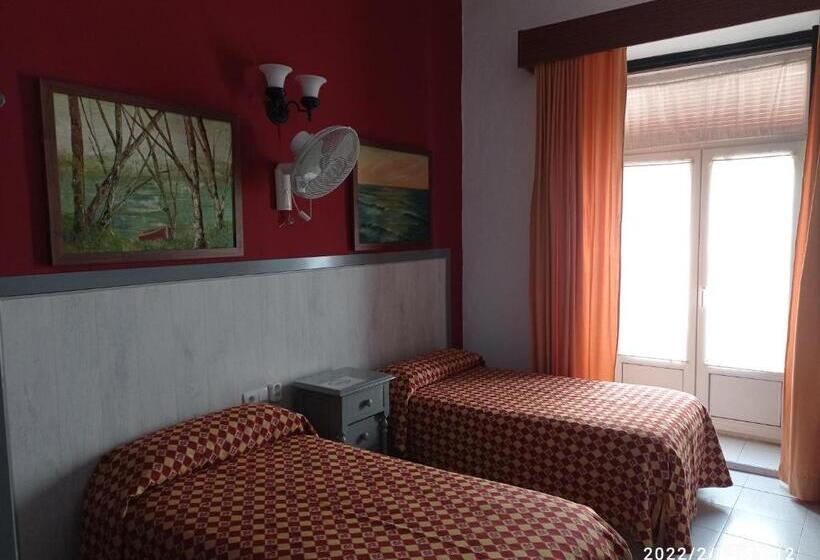 اتاق سوپریور, Hostal Manolo