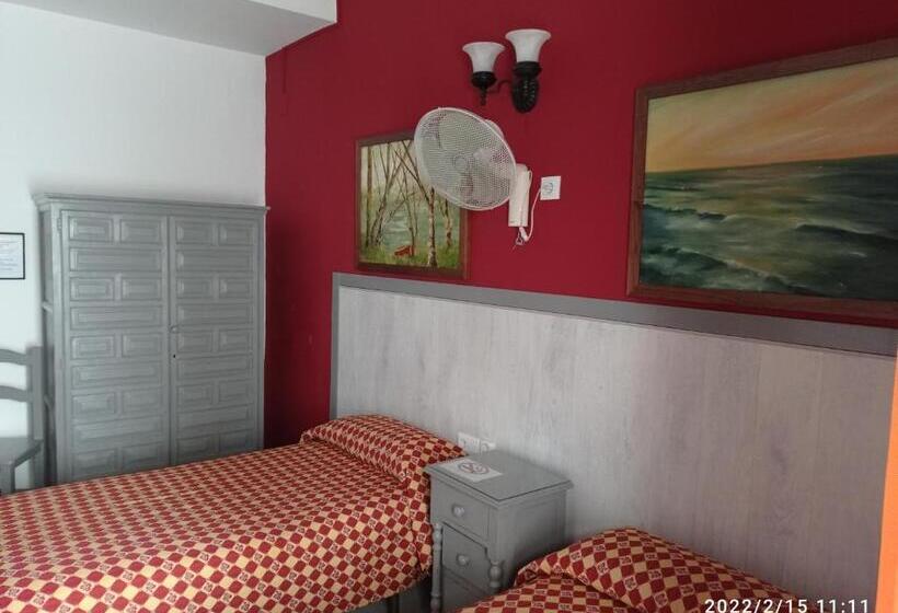 اتاق سوپریور, Hostal Manolo