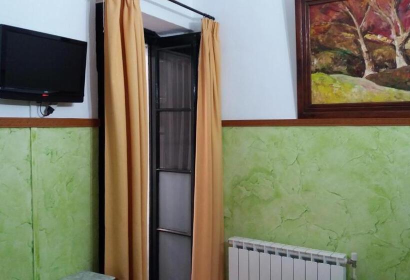 Pokój Ekonomiczny Jednoosobowy, Hostal Manolo