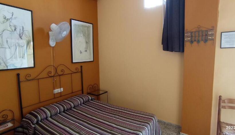 اتاق استاندارد یک نفره, Hostal Manolo