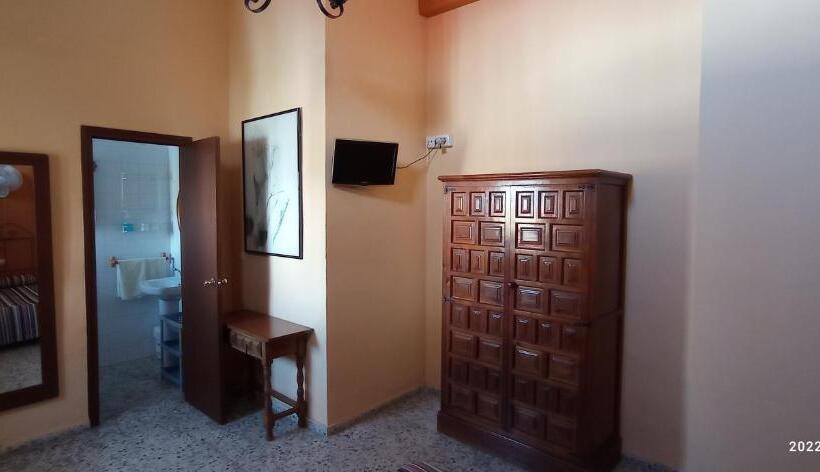 اتاق استاندارد یک نفره, Hostal Manolo